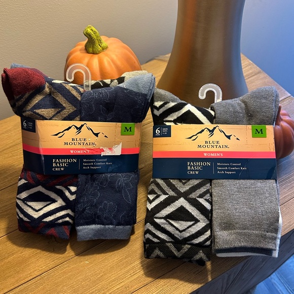 Two Blue Mountain Smooth Comfort Arch Support Crew Socks 6-Packs - Picture 6 of 8